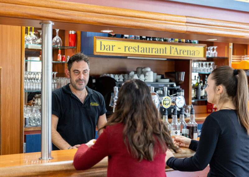 L’Arena : bien plus qu’un restaurant, un bar convivial pour vos pauses