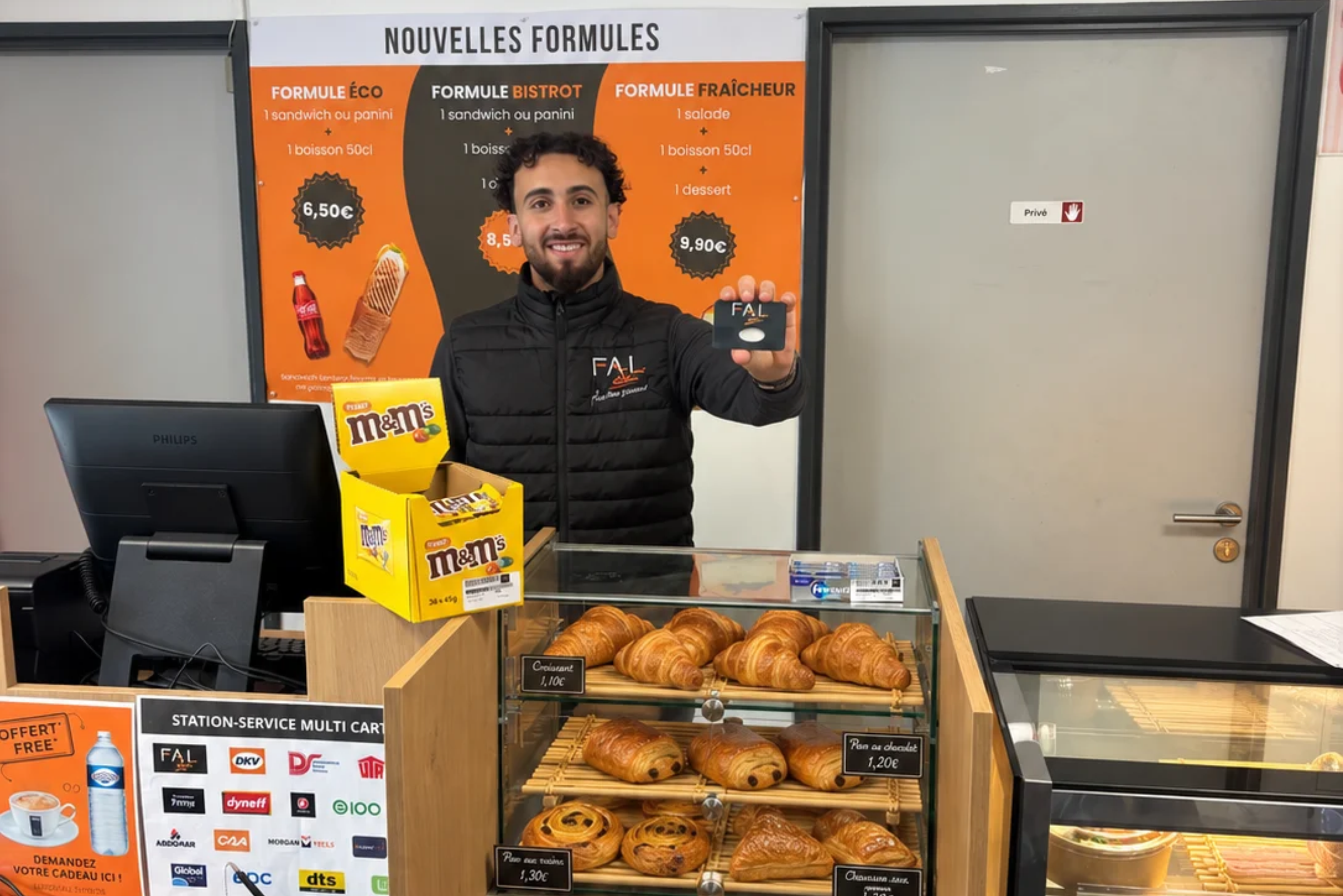 Équipe restaurant l'Arena service continu Toulouse Eurocentre Castelnau-d'Estrétefonds